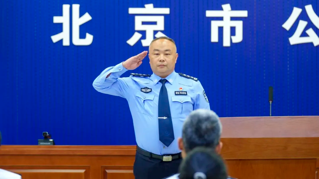 从训犬民警到副教授,可真不简单! 从训犬民警到副教授,可真不简单!