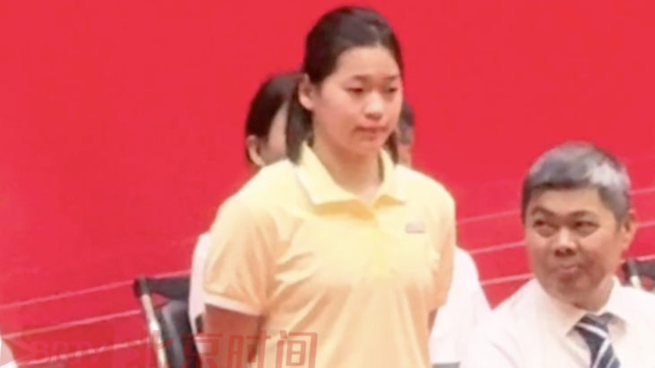 暨南大学举行2025新生开学典礼，网友晒全红婵参加开学典礼的视频画面