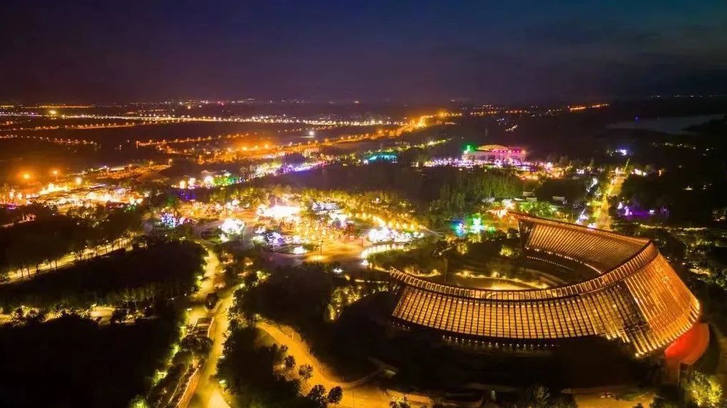 浪漫又清凉!北京这些游玩地开启“夜间模式”—— 浪漫又清凉!北京这些游玩地开启“夜间模式”——