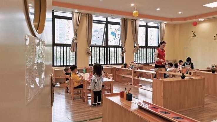 托育人才培养和服务规范确立；食堂西红柿炒鸡蛋荤素之争丨夹叙夹议
