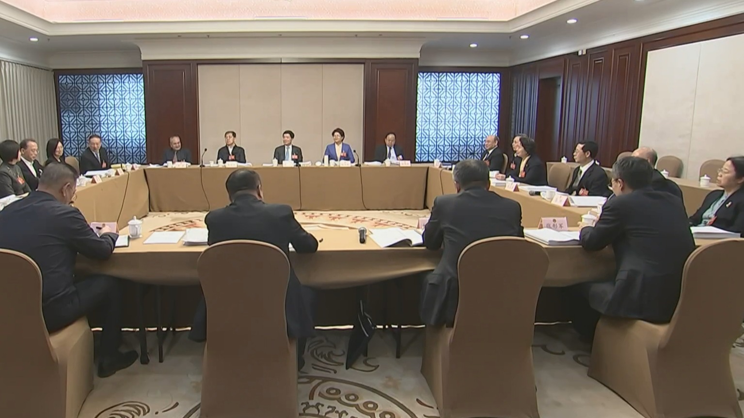 紧扣“十五五”规划实施建真言谋良策出实招 魏小东参加政协小组讨论 紧扣“十五五”规划实施建真言谋良策出实招 魏小东参加政协小组讨论