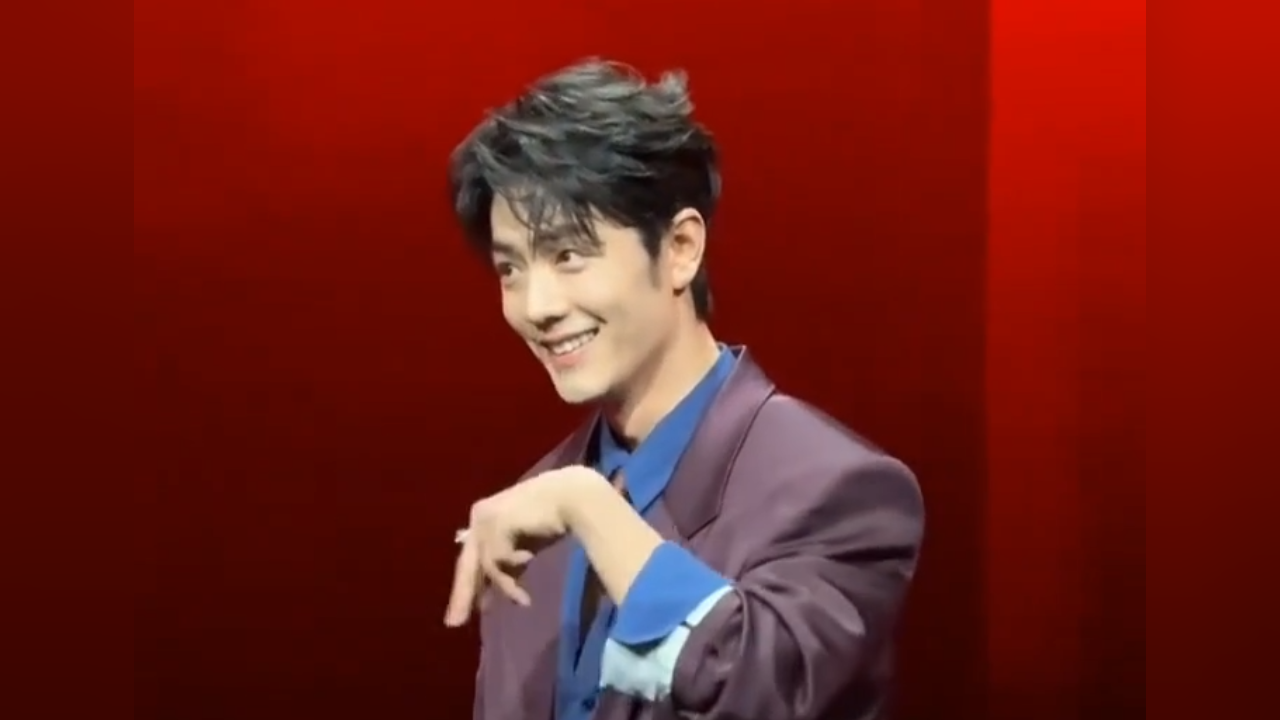 肖战惊喜亮相微博之夜红毯 在一声声“好帅”“别害羞”中逐渐红温 肖战惊喜亮相微博之夜红毯 在一声声“好帅”“别害羞”中逐渐红温