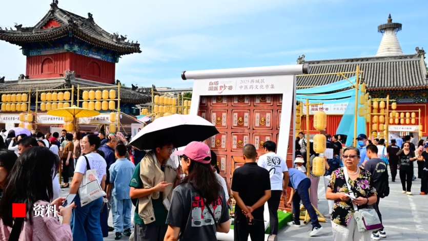 散步白塔 揭秘一座古塔和北京的烟火情缘 散步白塔 揭秘一座古塔和北京的烟火情缘