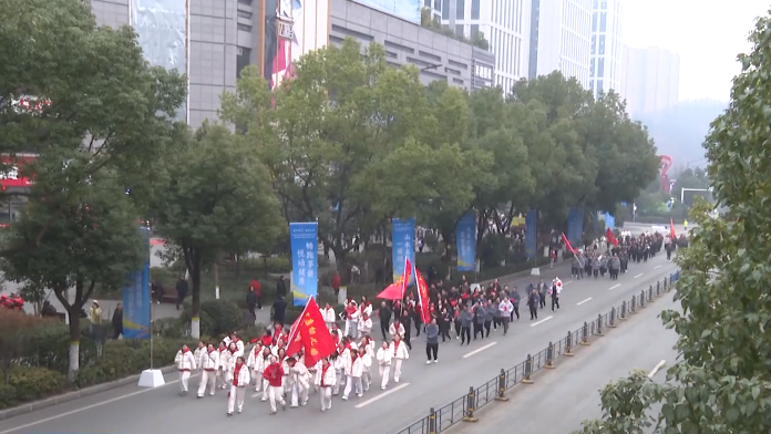 十堰市第32届迎新春健康跑暨东风公司第41届职工接力赛 携手奔跑