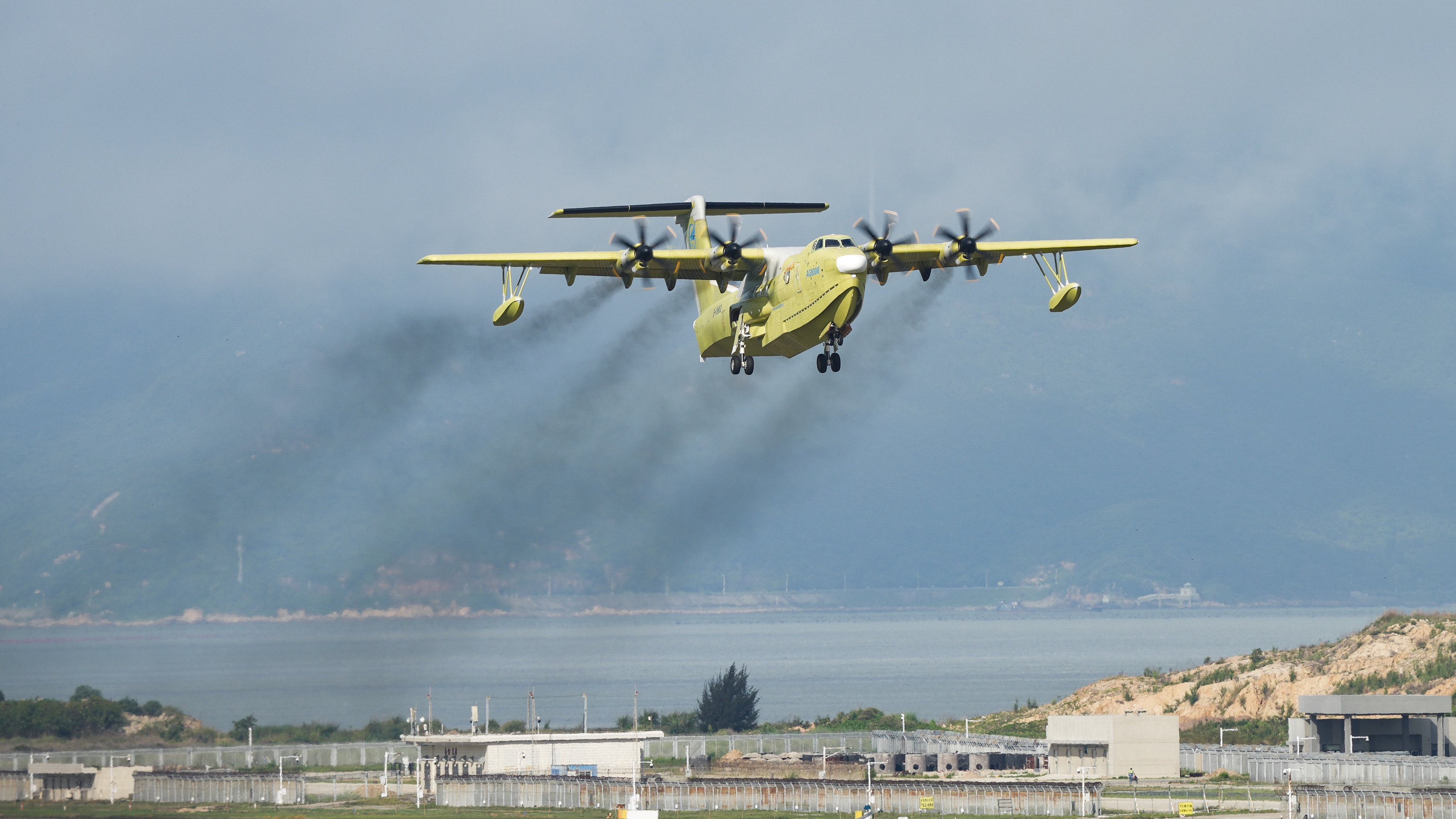 AG600“鲲龙”批生产首架机(1101)完成生产试飞 AG600“鲲龙”批生产首架机(1101)完成生产试飞