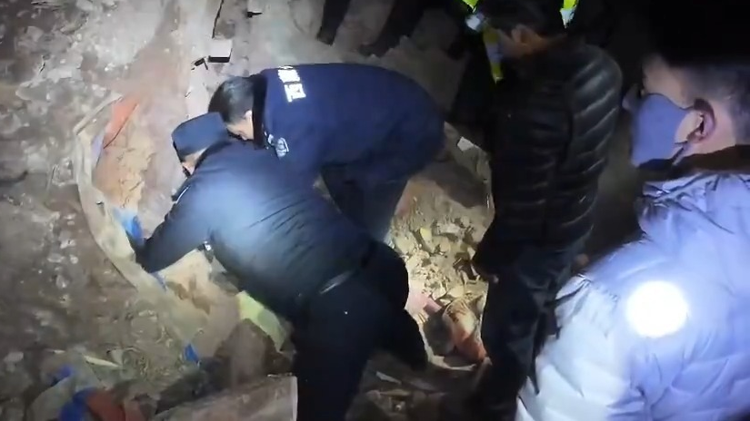 “心里只有一个念头,就是赶紧把受困群众救出来!” “心里只有一个念头,就是赶紧把受困群众救出来!”