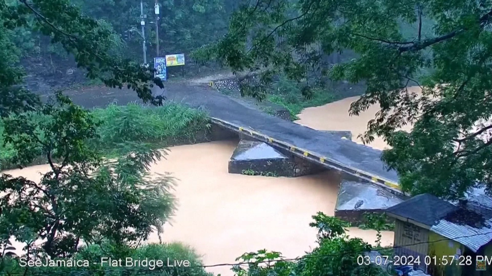 飓风“贝丽尔”持续肆虐加勒比海沿岸 造成大范围破坏 飓风“贝丽尔”持续肆虐加勒比海沿岸 造成大范围破坏