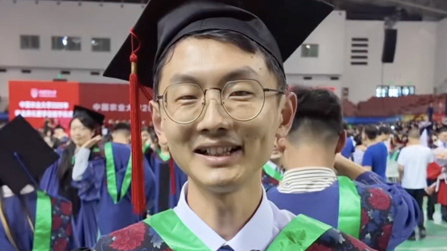 中国农大博士毕业高呼为母校扛大旗
