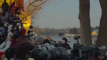 如梦如幻！元宵夜昆明湖边被镜头定格的美丽同框——