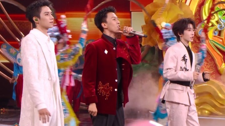 蔡明、刘宇、罗一舟、付航，红红火火的歌舞，拉开新春的序幕！