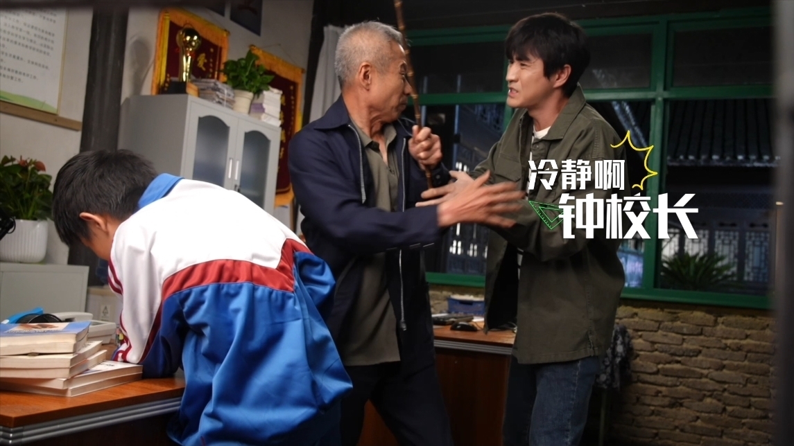 两个相爱相杀的小孩哥