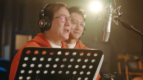 成龙组局 老友相聚 一首《恭喜自己》 唱给拼搏的你 大年初一19:30 关注#北京台春晚