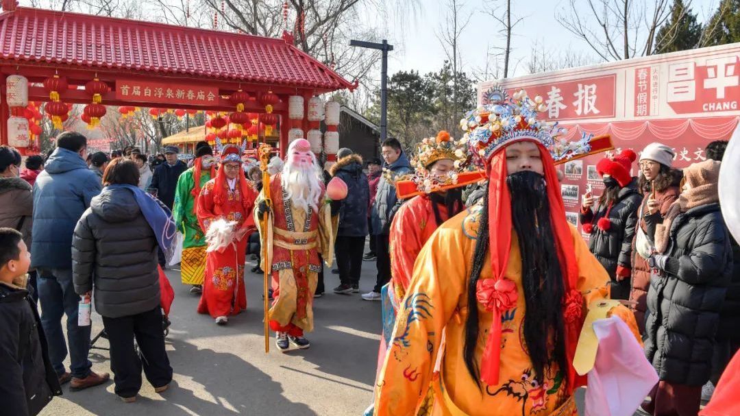 打铁花、舞狮踩梅花桩....首届白浮泉新春庙会特色节目精彩纷呈 打铁花、舞狮踩梅花桩....首届白浮泉新春庙会特色节目精彩纷呈