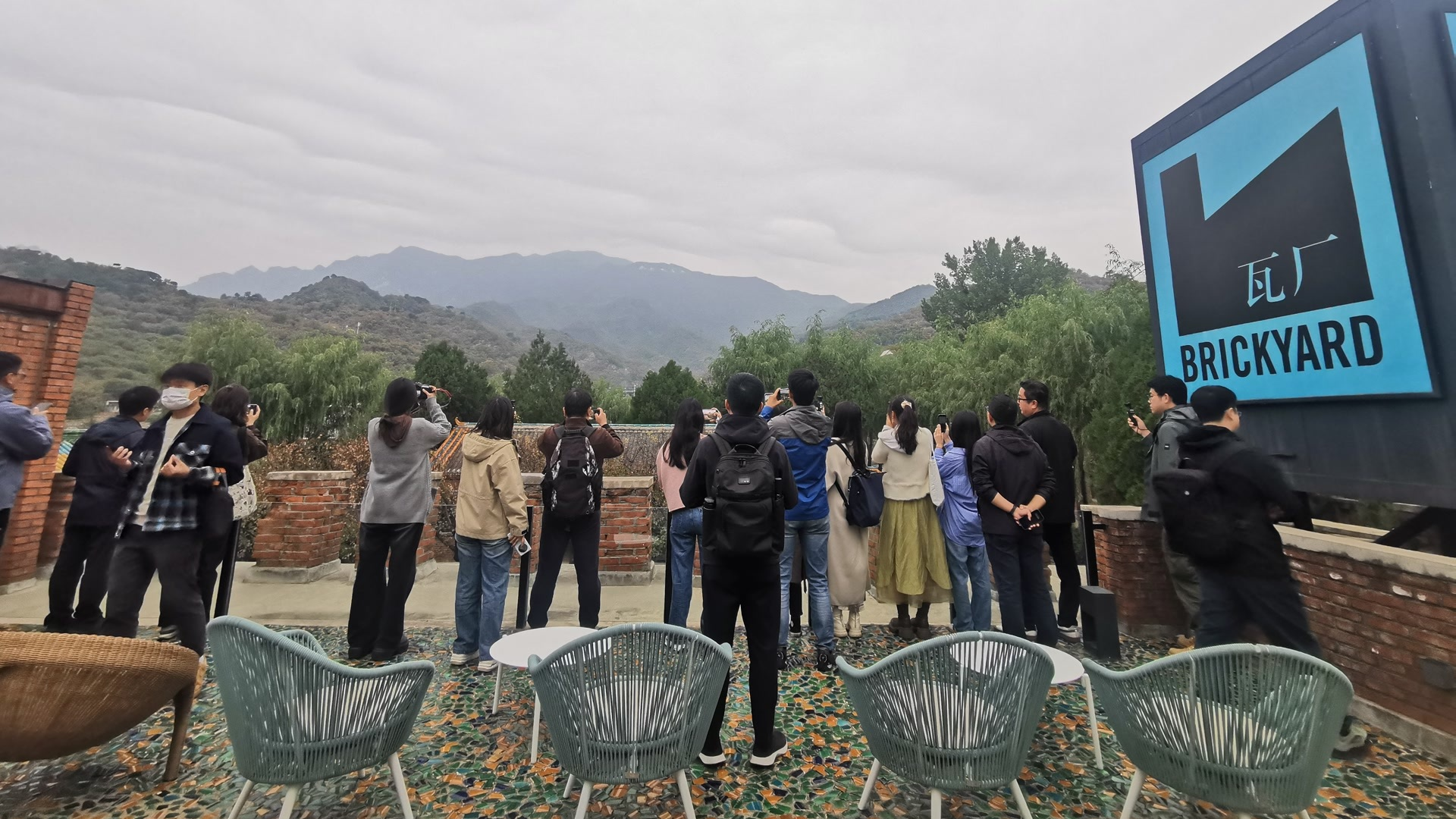 躺在床上就能看到长城,山旮旯里的小村变成“国际村” 躺在床上就能看到长城,山旮旯里的小村变成“国际村”