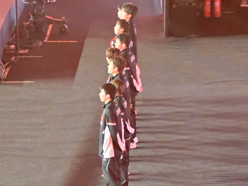 中国队VS克罗地亚 国乒登场后全场响起欢呼声 中国队VS克罗地亚 国乒登场后全场响起欢呼声