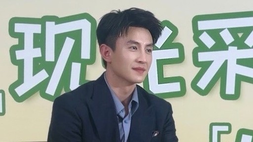 刘萧旭现身深圳线下品牌活动,造型矜贵雅致,尽显绅士韵味 刘萧旭现身深圳线下品牌活动,造型矜贵雅致,尽显绅士韵味