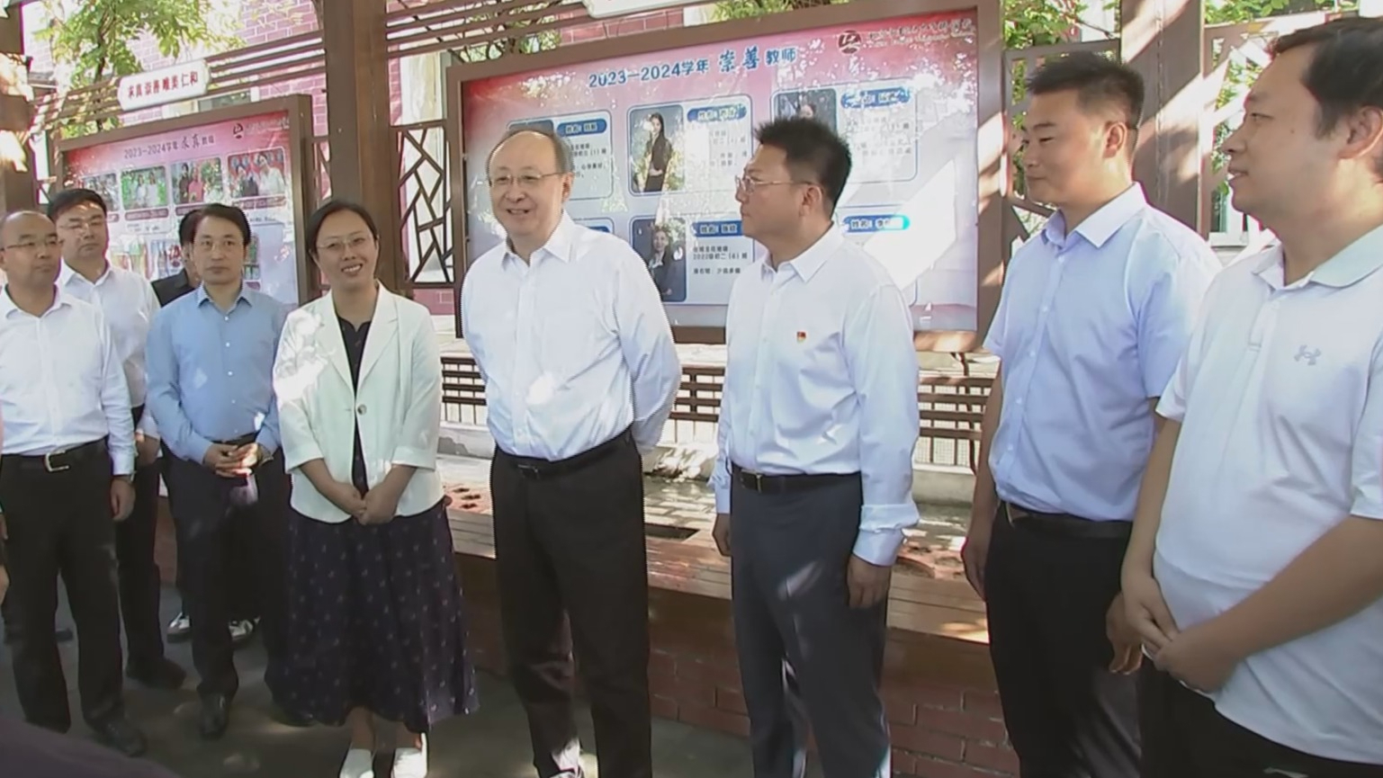 尹力在教师节来临之际到学校幼儿园调研并看望慰问教师