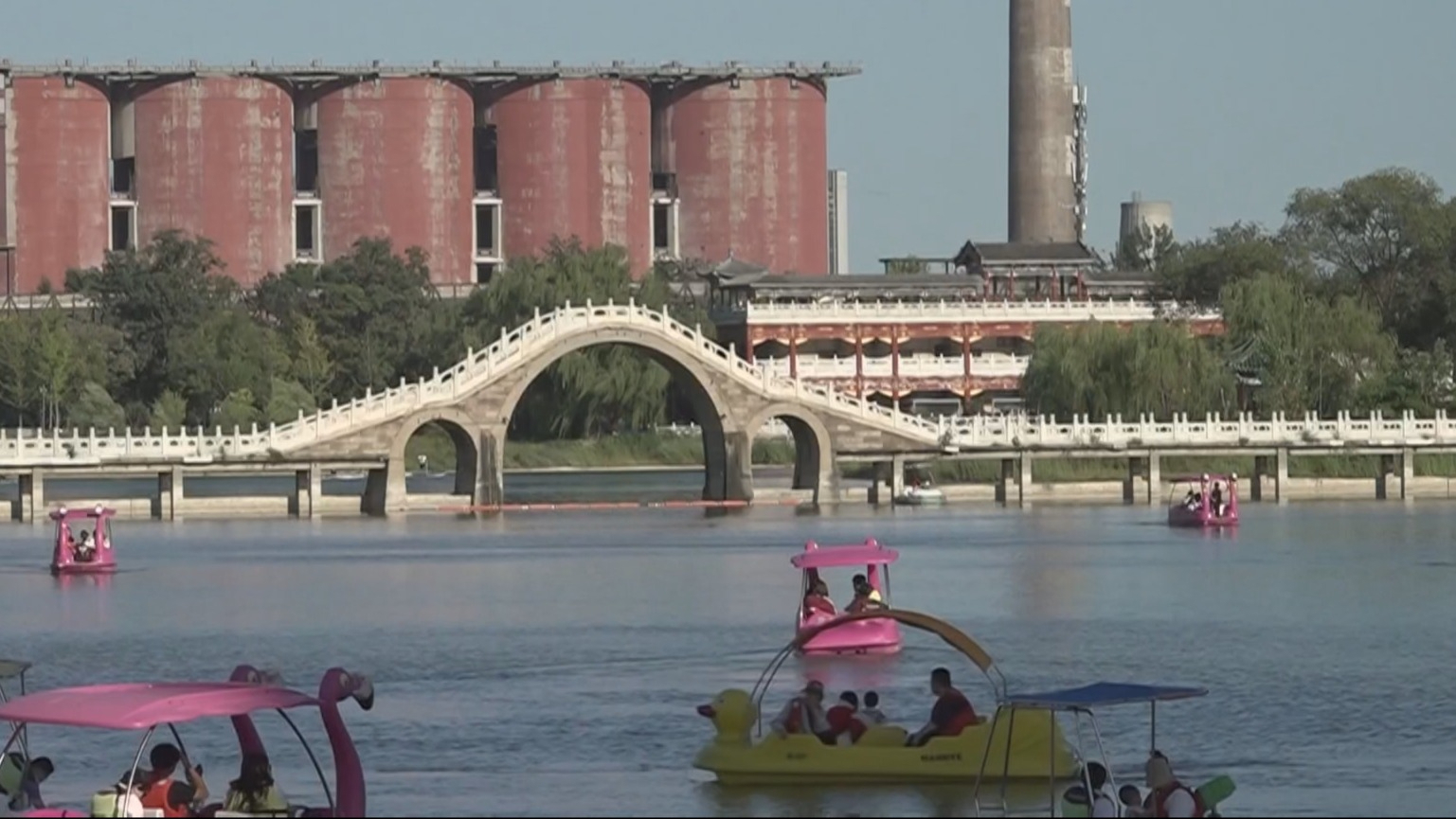 本市持续推进滨水空间开放共享 天然河湖游船航线突破100公里