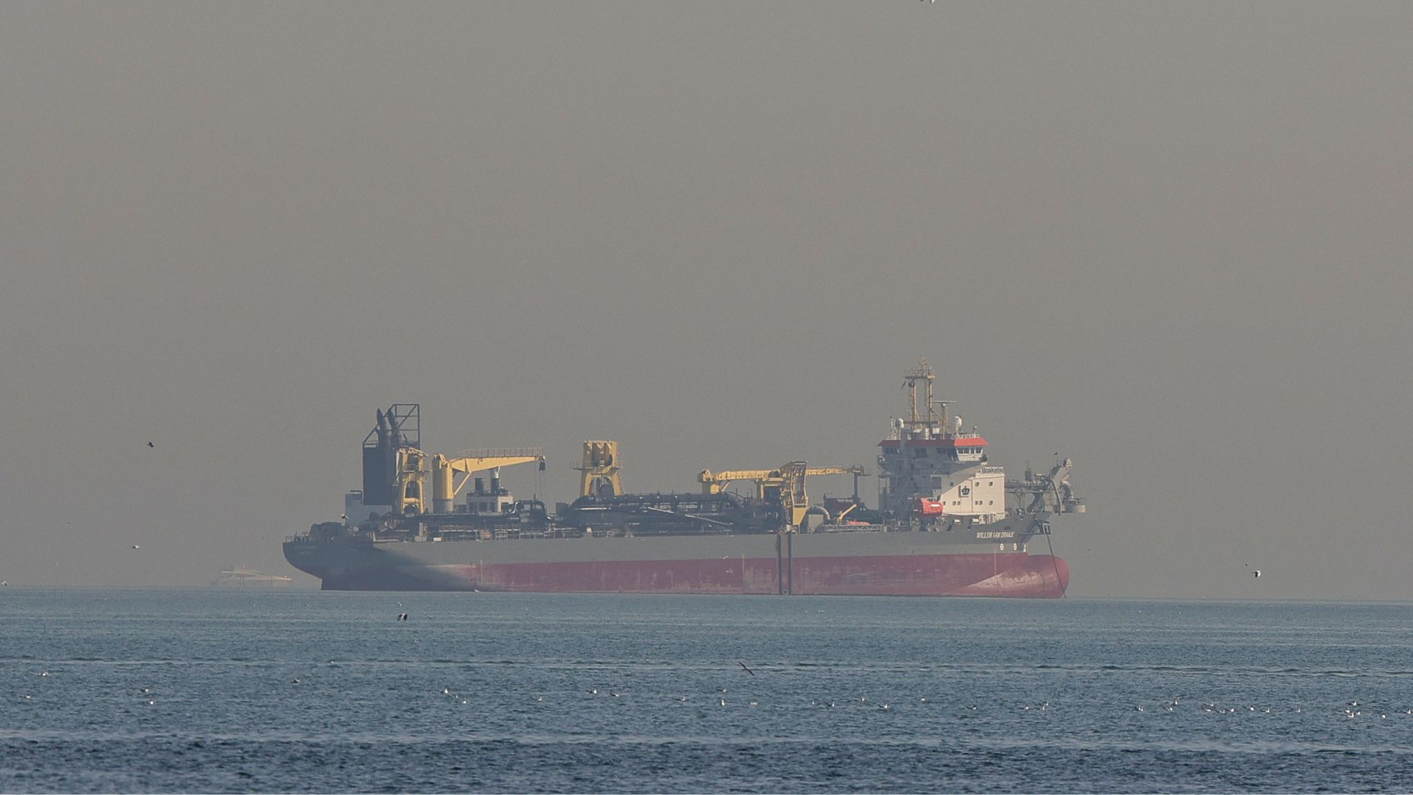 三艘英美油轮在波斯湾和霍尔木兹海峡遭袭 三艘英美油轮在波斯湾和霍尔木兹海峡遭袭