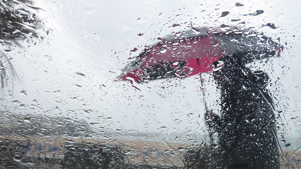 多区发布暴雨、大风预警！北京目前风雨交加，早高峰注意安全