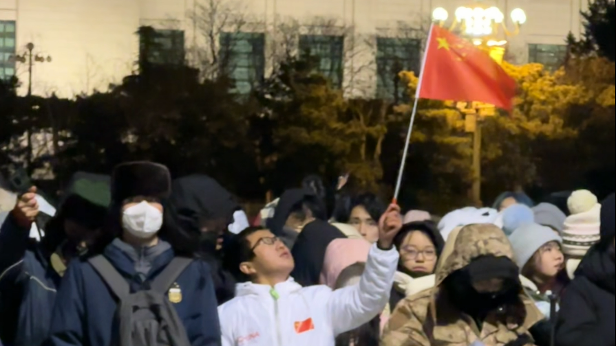 国旗与2026年第一缕晨光同框格外有意义,精神信仰在此刻具象化了! 国旗与2026年第一缕晨光同框格外有意义,精神信仰在此刻具象化了!