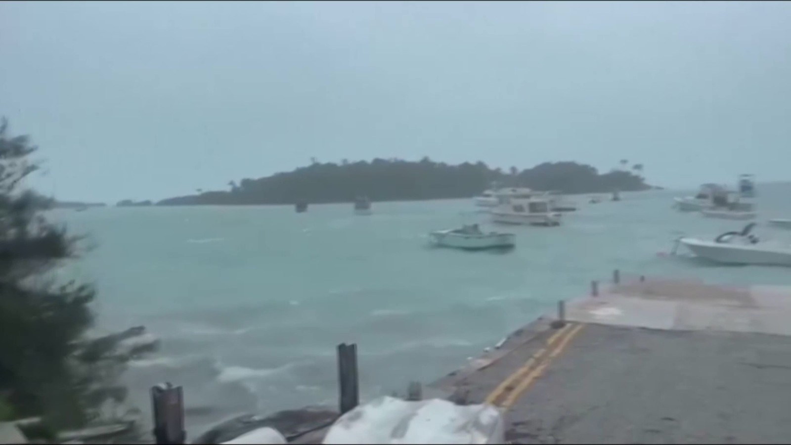 飓风“埃内斯托”向美国东海岸推进 已致人死亡 飓风“埃内斯托”向美国东海岸推进 已致人死亡