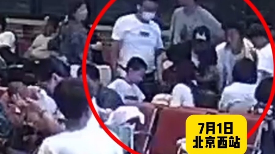 女童腿卡座椅缝 他带着压力钳出现了！