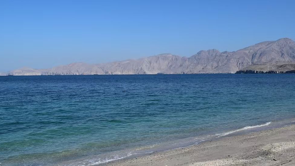 伊朗重申非交战国家船只可安全通过霍尔木兹海峡 伊朗重申非交战国家船只可安全通过霍尔木兹海峡