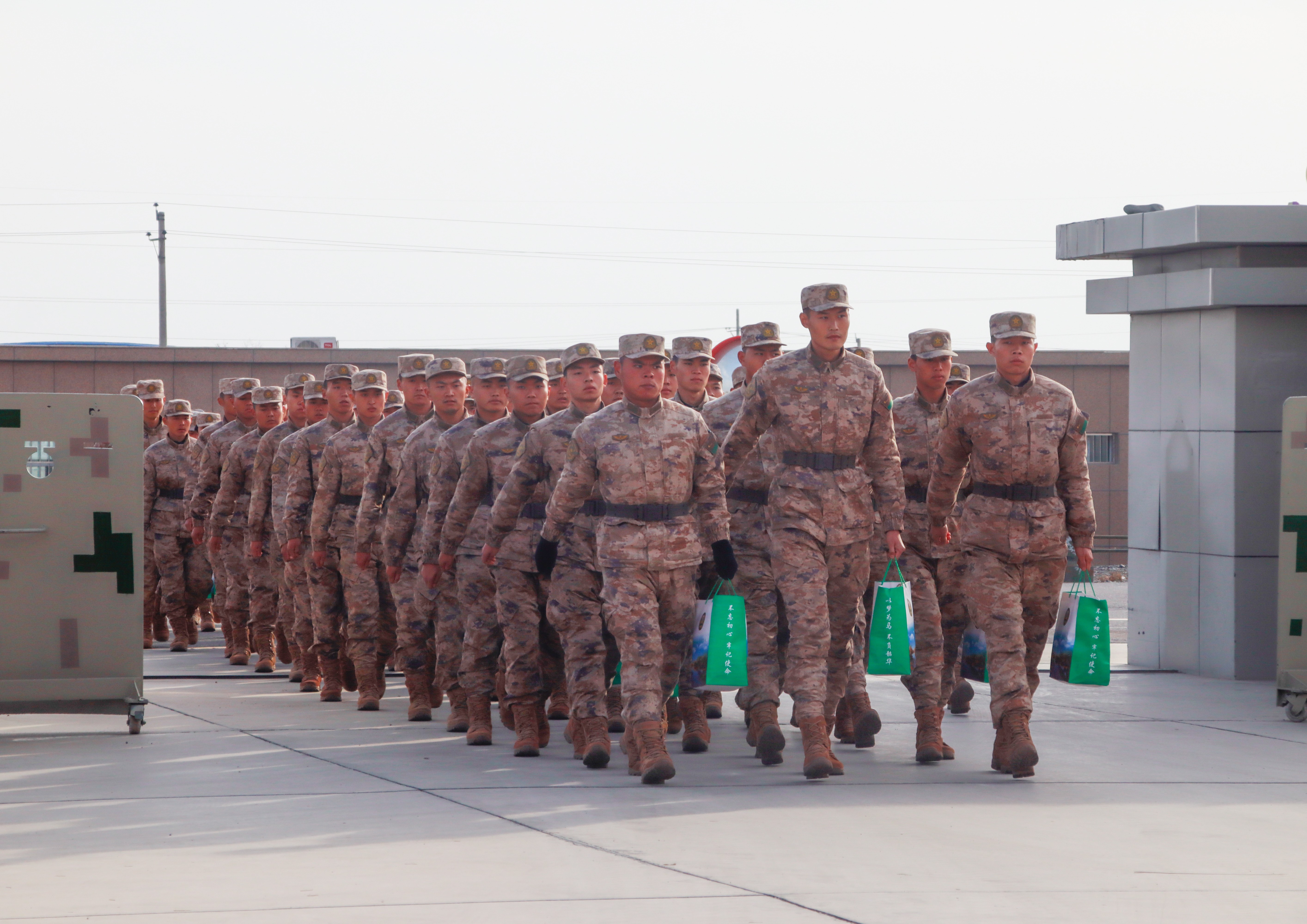 边疆新兵下连,暖心套餐请查收!