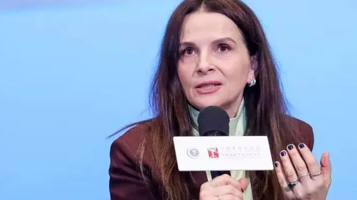 朱丽叶・比诺什:61岁仍起舞的“法兰西干邑” 朱丽叶・比诺什:61岁仍起舞的“法兰西干邑”