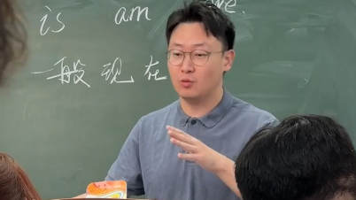 上课时同学说语法听不懂 老师煞费苦心 现场喊麦 上课时同学说语法听不懂 老师煞费苦心 现场喊麦