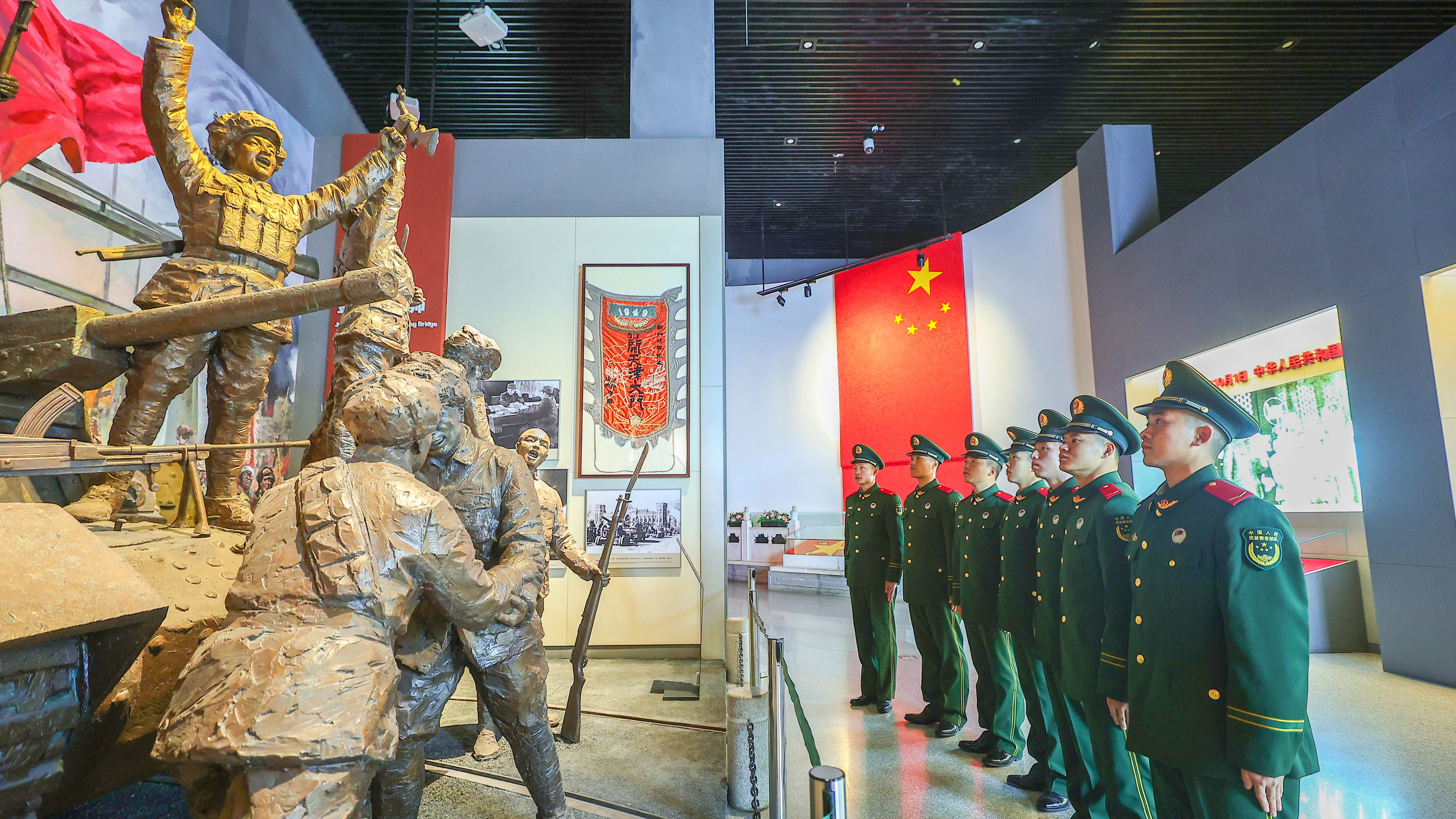 武警新兵感悟驻地历史 坚定守护信念 武警新兵感悟驻地历史 坚定守护信念