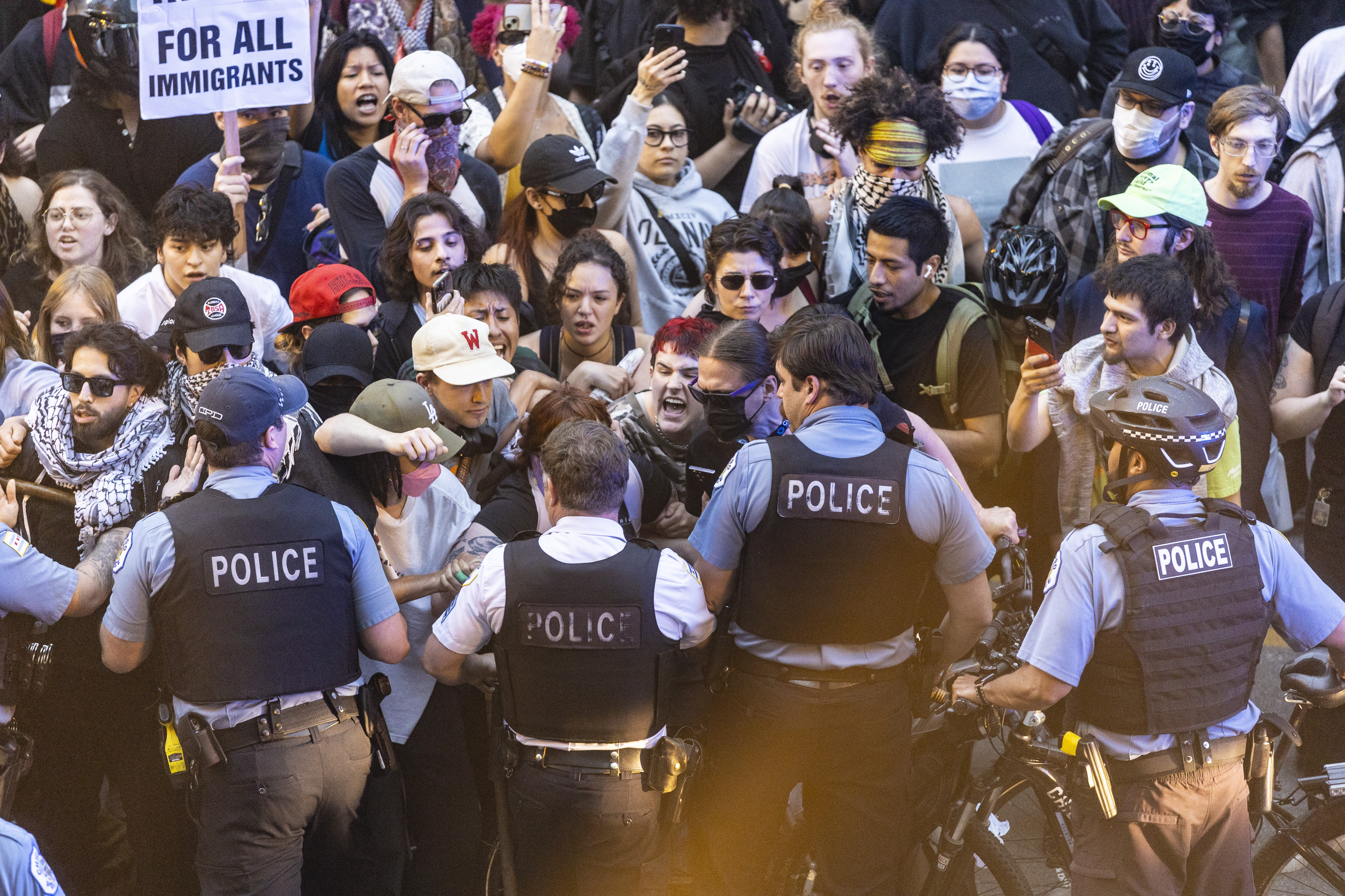 特朗普要向芝加哥派兵 市长拒绝配合 特朗普要向芝加哥派兵 市长拒绝配合