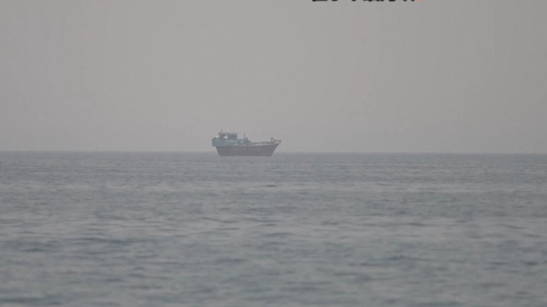 霍尔木兹海峡发生海事事故 一艘散货船被不明飞行物击中