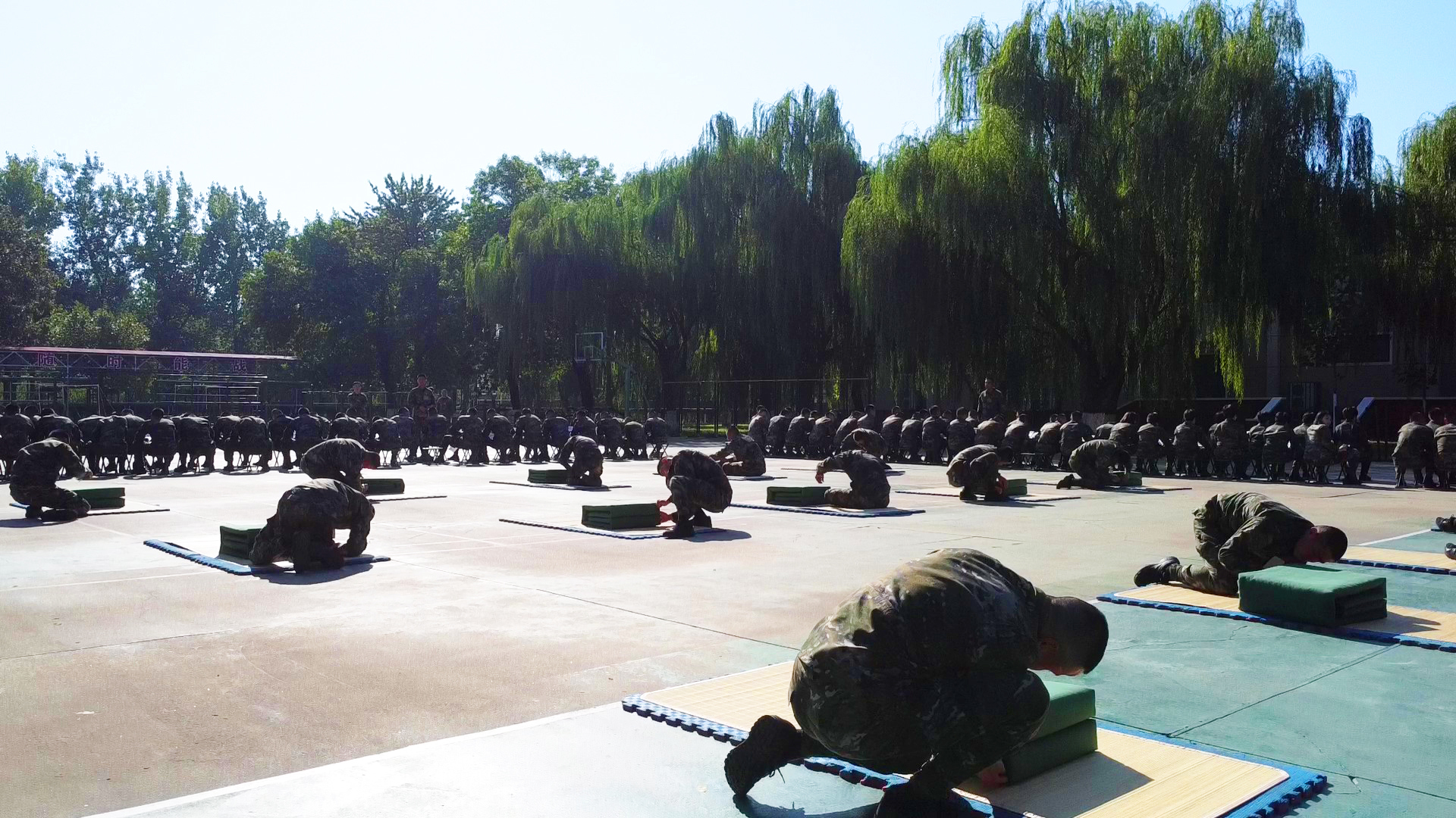 有“被”而来,叠出精彩——武警新兵叠被子比赛火热进行中! 有“被”而来,叠出精彩——武警新兵叠被子比赛火热进行中!