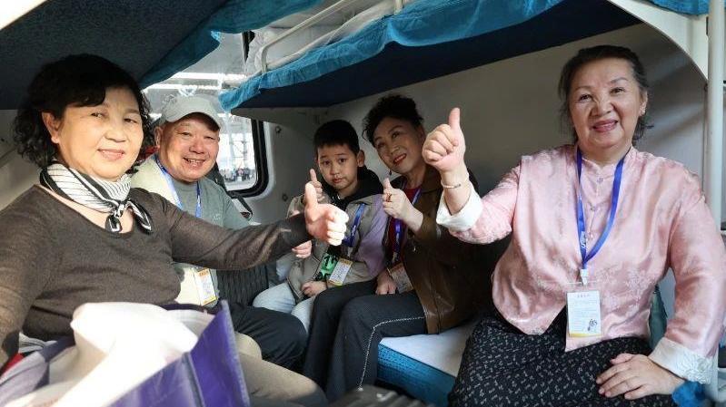 中国铁路:年满60周岁老年旅客 自动优先配售下铺 中国铁路:年满60周岁老年旅客 自动优先配售下铺