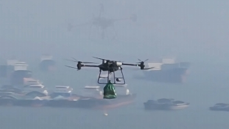 长江上飞着送外卖 长江上飞着送外卖