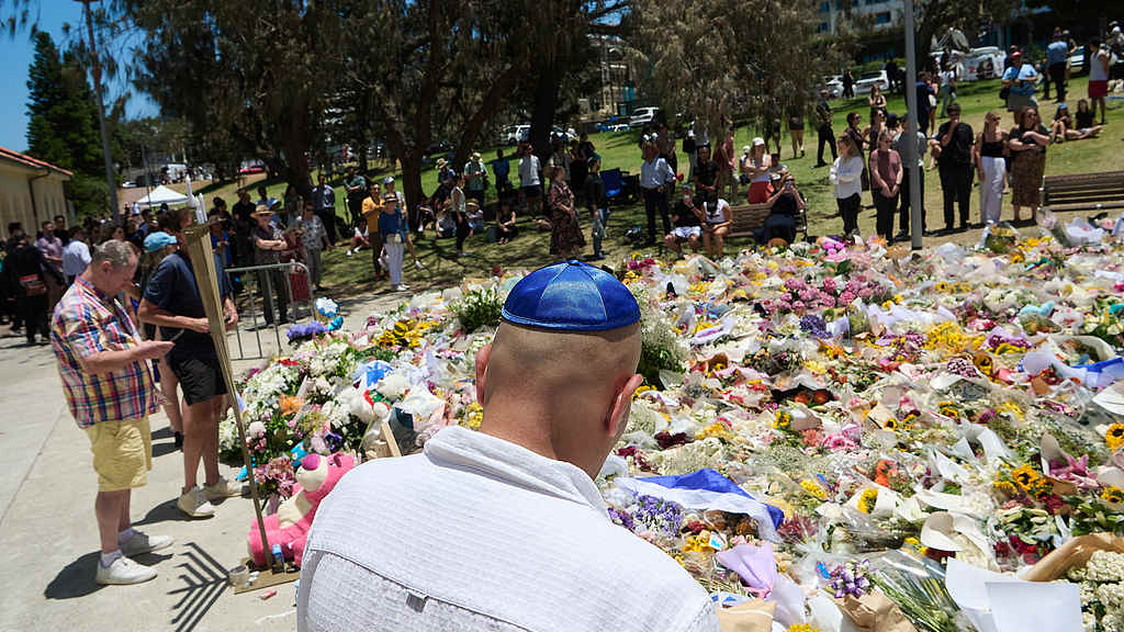 澳大利亚总理：邦迪滩枪手或受“伊斯兰国”影响