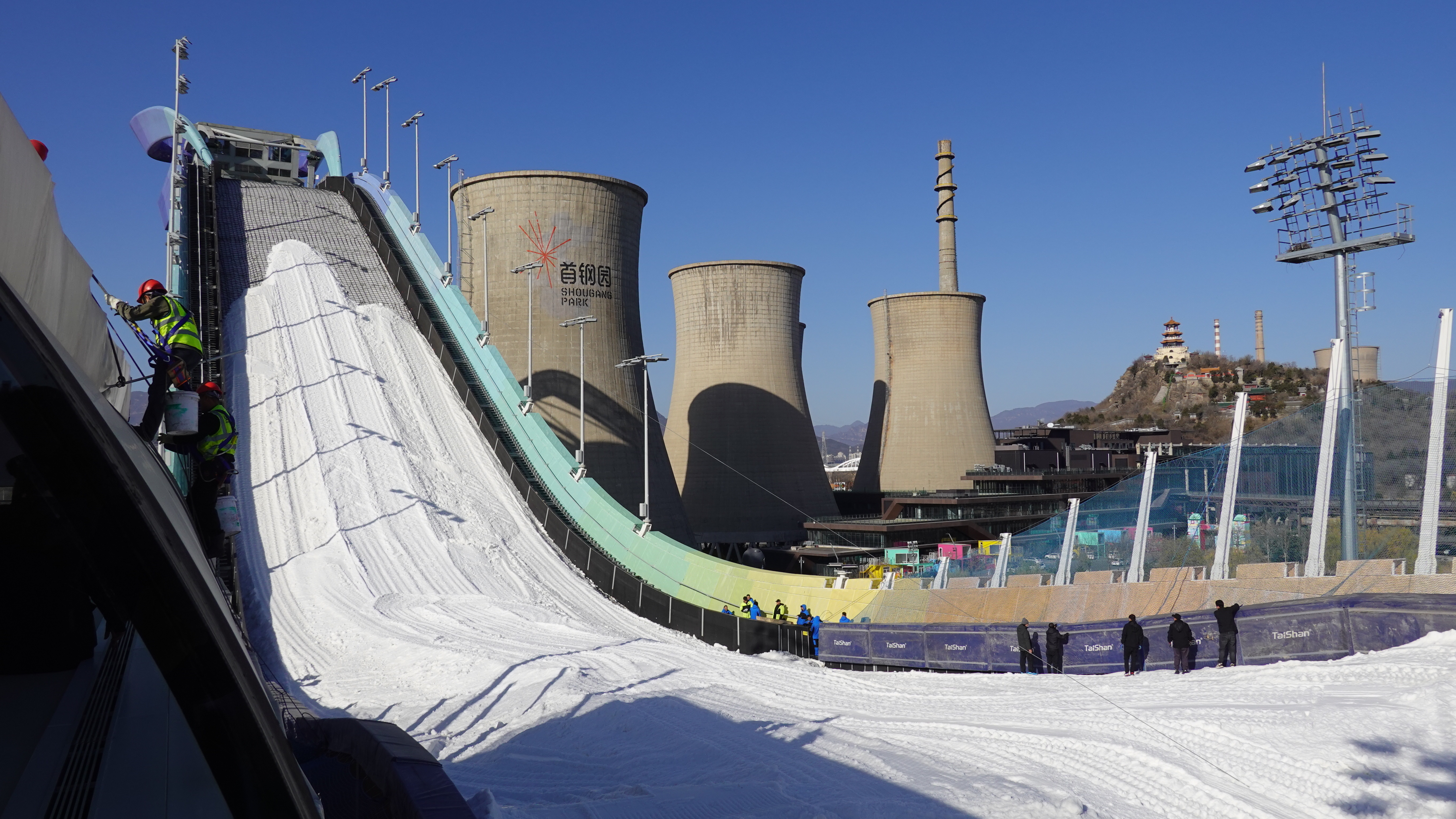 预留余量、毫米级精修!北京首钢大跳台静待“雪上飞”巅峰对决 预留余量、毫米级精修!北京首钢大跳台静待“雪上飞”巅峰对决