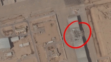 以军最先进战机所在地一机库被伊朗导弹炸出大洞 卫星图像→ 以军最先进战机所在地一机库被伊朗导弹炸出大洞 卫星图像→