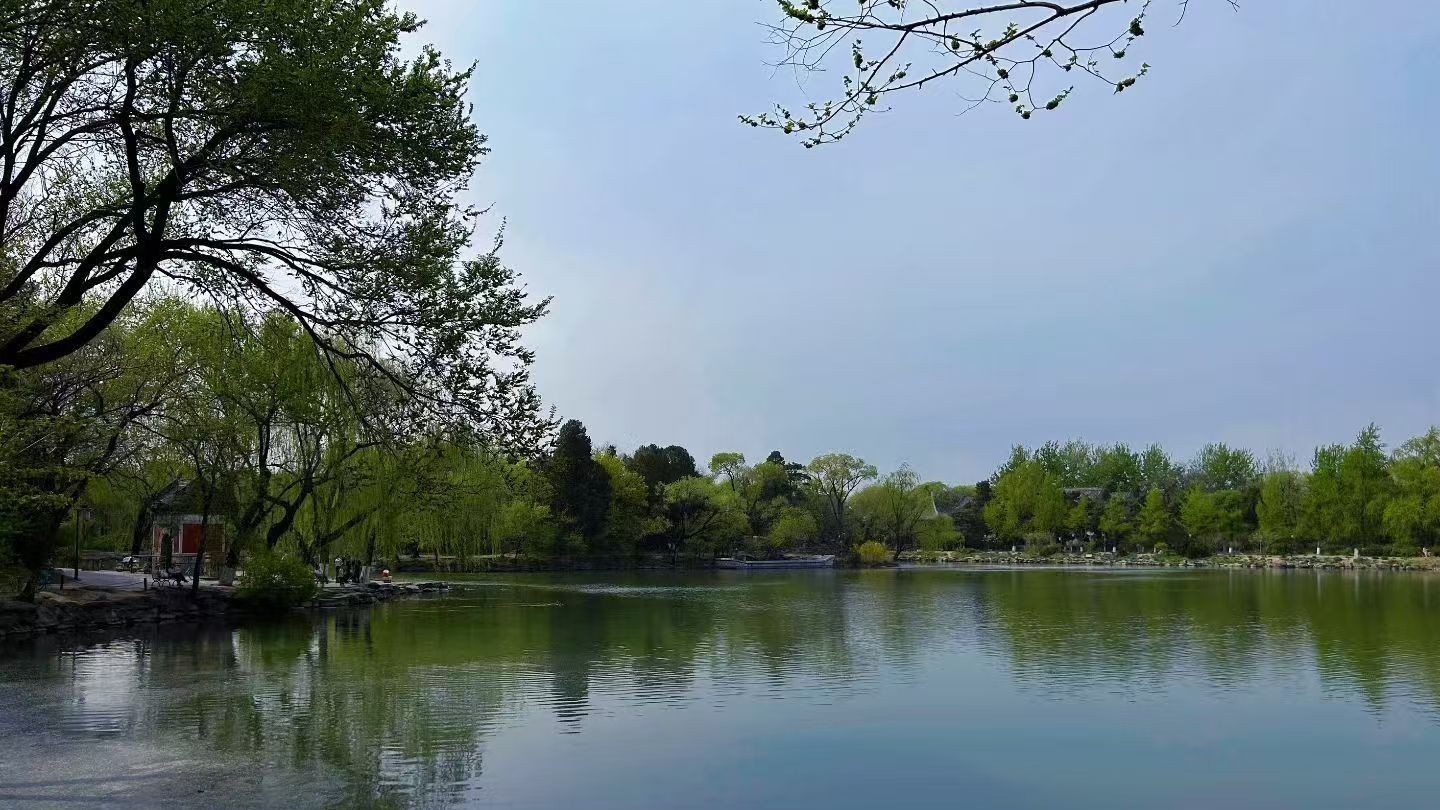 小雨+降温 最高气温18℃ 出门记得带伞 小雨+降温 最高气温18℃ 出门记得带伞