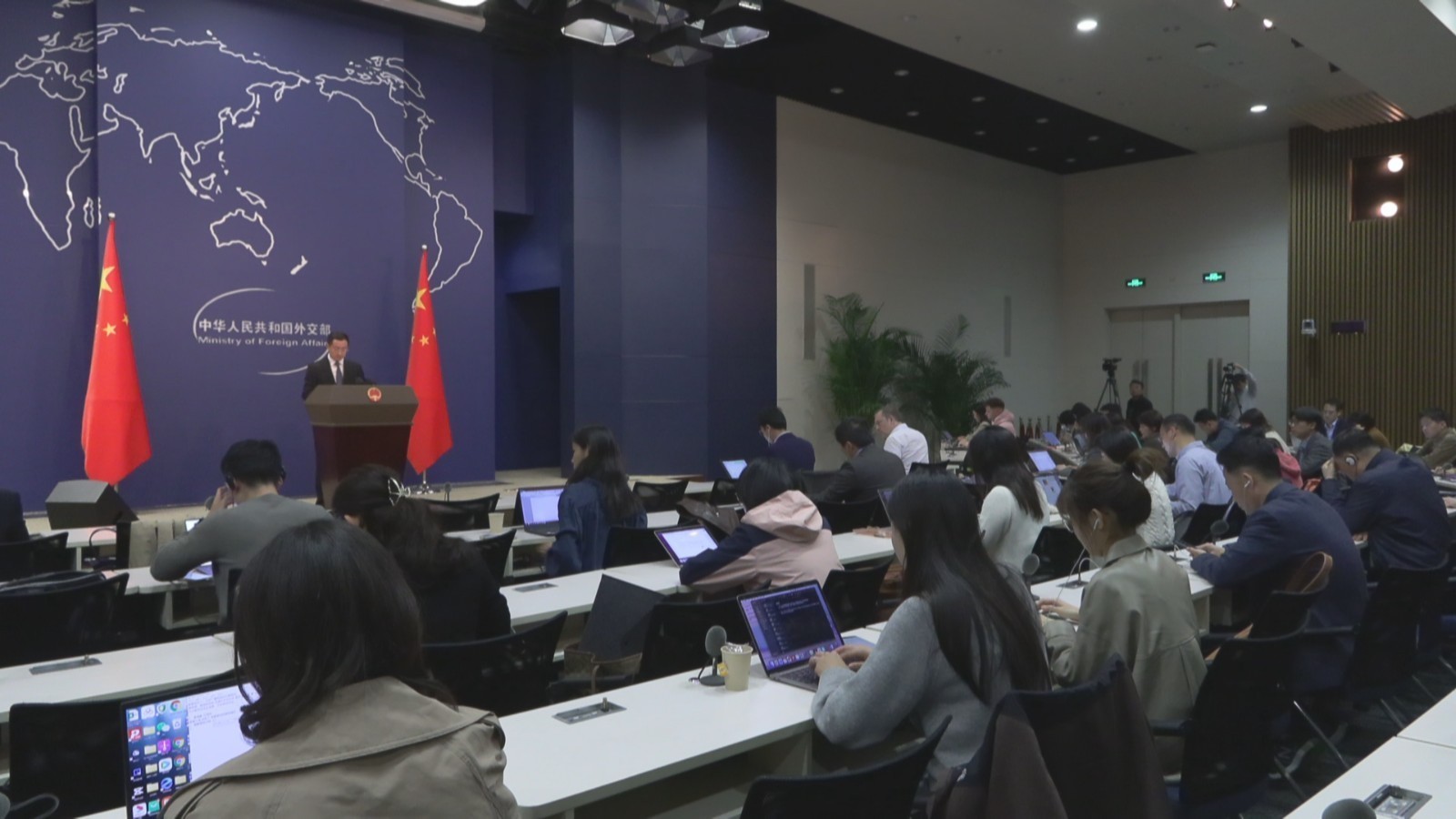 外交部：应泰国政府邀请，中方安排北京灵光寺佛牙舍利赴泰供奉