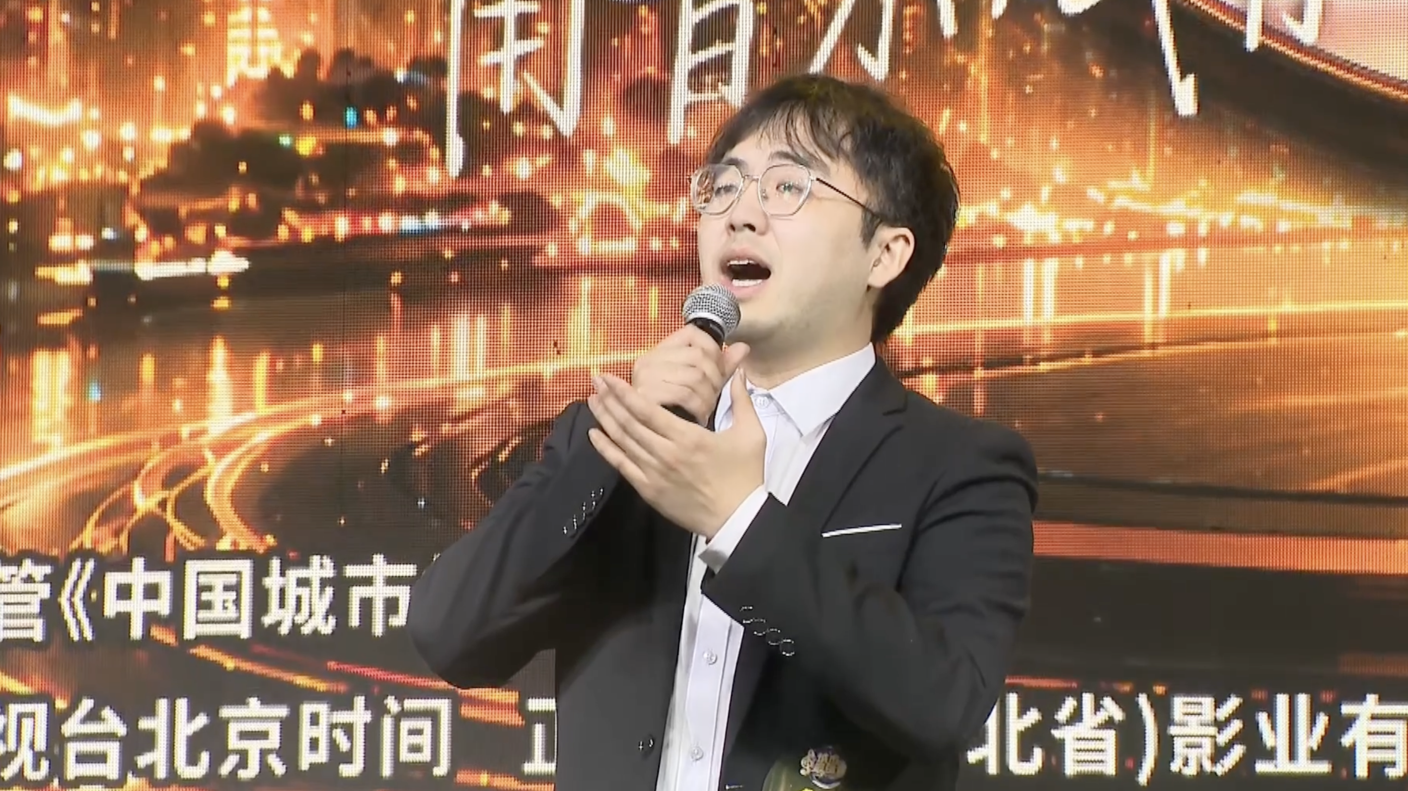 D019号选手路梦遥演唱《抬头仰望夜黑的天》