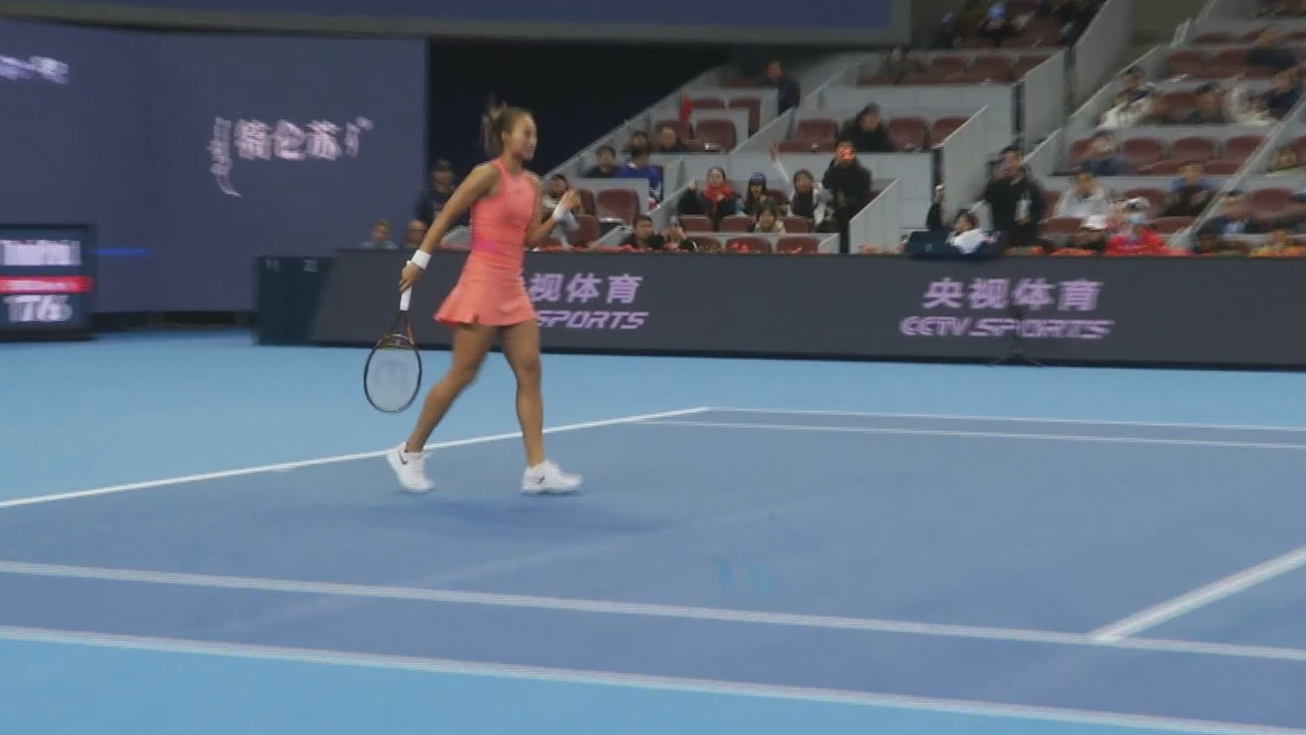 家国团圆 共庆华诞丨郑钦文冲击四强 观众点赞中网氛围 家国团圆 共庆华诞丨郑钦文冲击四强 观众点赞中网氛围