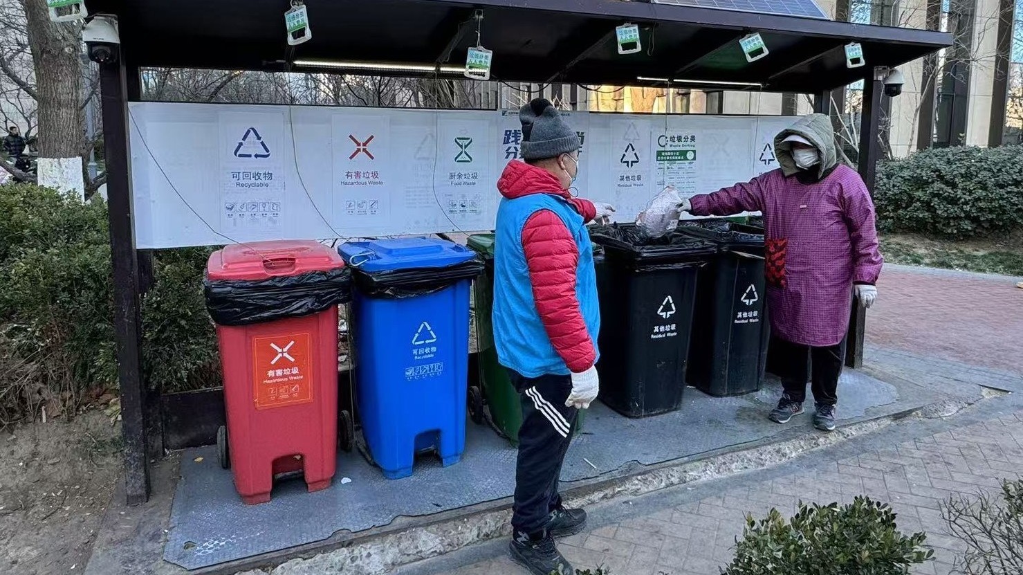 守护城市绿意 垃圾分类桶站值守员的坚守与奉献