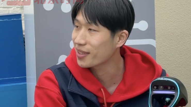 工程师：天天给机器人换鞋 都没给女朋友穿过鞋！