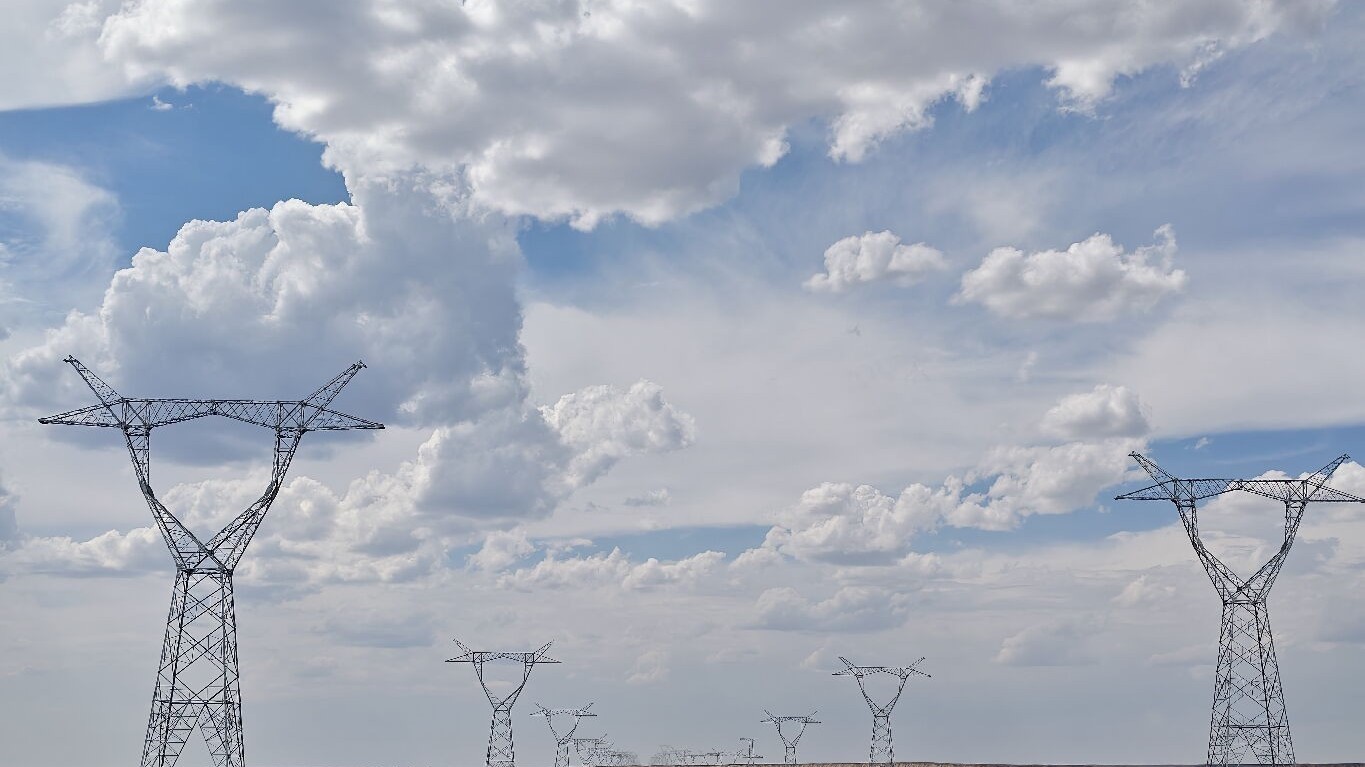 新疆将军庙至五彩湾北750千伏线路工程Ⅰ标段全线贯通