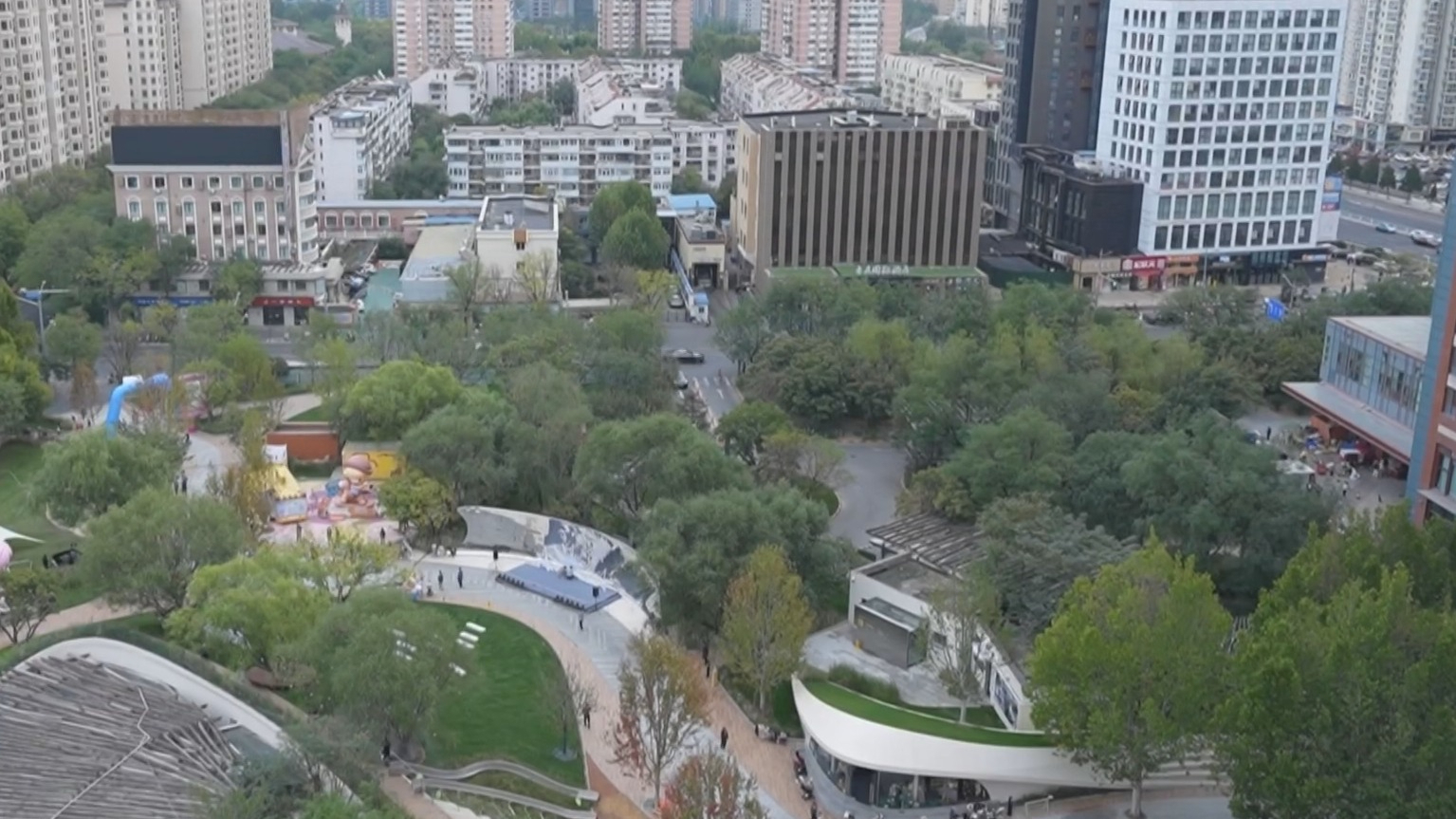 城市更新盘活闲置空间 商圈里有了“疗愈花园” 城市更新盘活闲置空间 商圈里有了“疗愈花园”