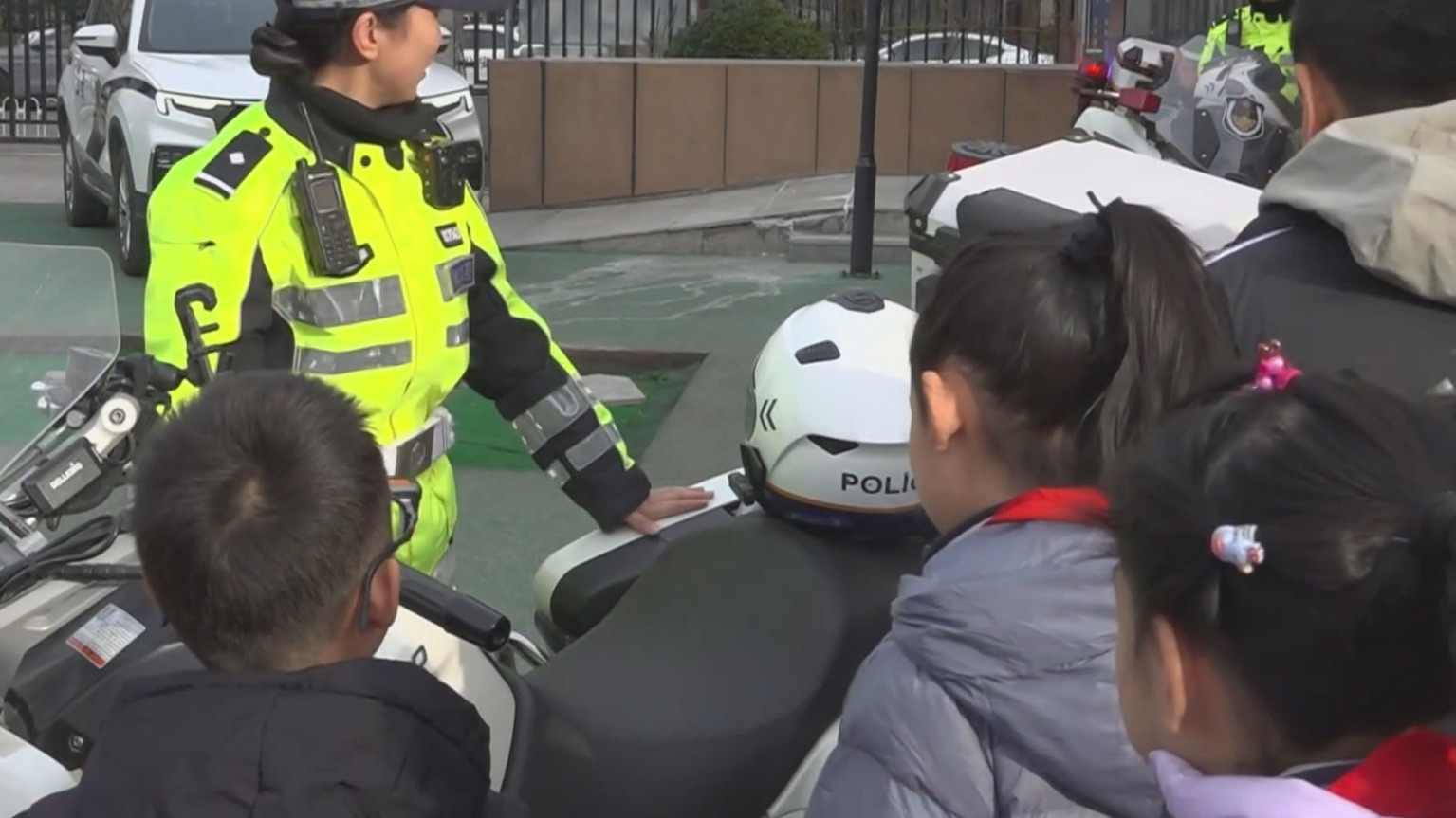 北京开展形式多样的“全国交通安全日”主题宣传活动