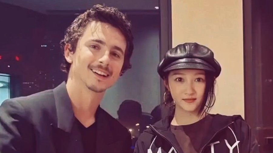 关晓彤发布与甜茶北京同框合照 关晓彤发布与甜茶北京同框合照